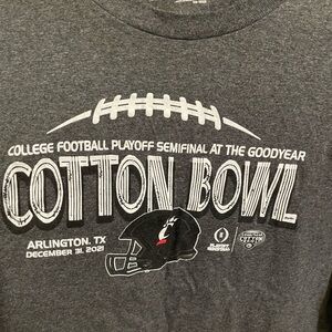 University of Cincinnati football cotton bowl men’s T-shirt